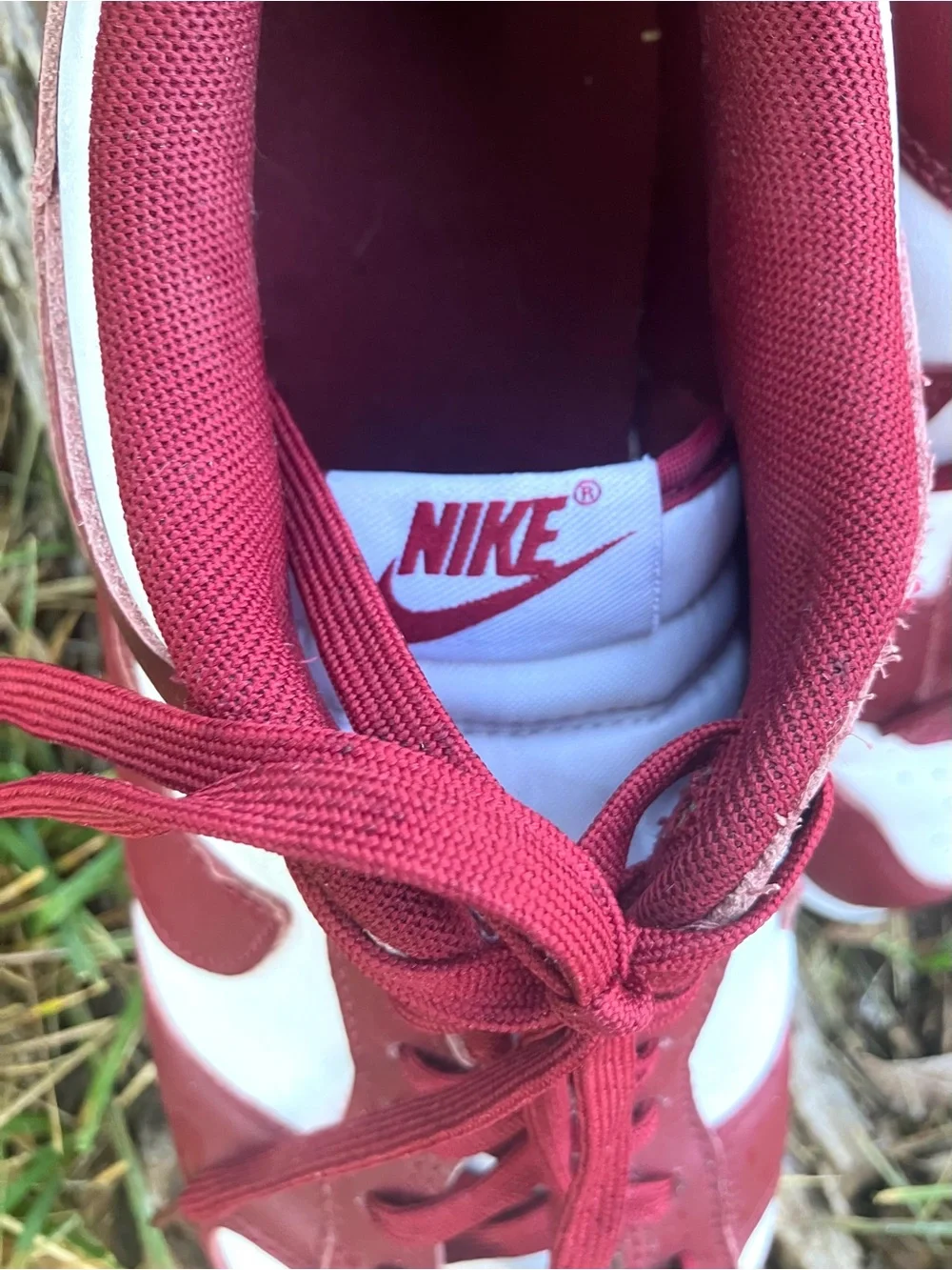 Nike Men's Low-Top Sneakers in Maroon and White, Size 11